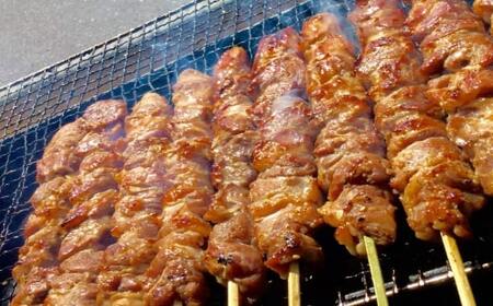 R5-038．秘伝のタレに漬け込んだ「しまん豚(とん)」のやみつき豚はらみ串5本(約400ｇ)セット