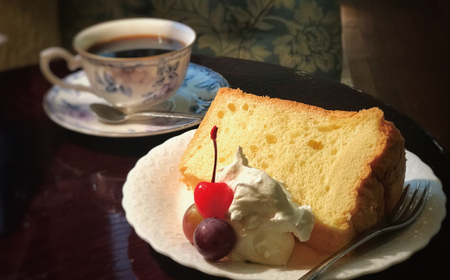 24-1005.【喫茶ウオッチ】ふわふわしっとり こだわりの卵使用 シフォンケーキ20cm(プレーン)