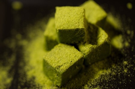 0070404 濃厚生チョコレート 茶のつぼみ（煎茶）