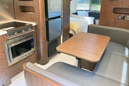 【 大自然で深呼吸 】 四万十源流の里 3名用 エアストリーム 1棟貸し 宿泊券 高知 四万十 源流 宿泊 観光 自然 チケット 旅行券