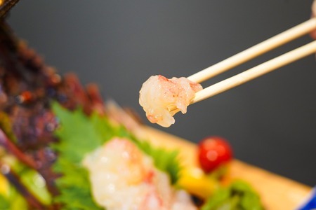 産地直送 !<生>伊勢海老 800g (レシピ付き) 【 伊勢海老 贈答 生きたまま発送 】