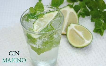 【ふるさと納税】＜マキノジン スピリッツ クラフトジン スエコザサ 蒸留酒 牧野富太郎 司牡丹酒造 700ml らんまん ボタニカル 植物原料 高知県産原料12種 米焼酎 大土佐 仁淀川山椒 ＞2023年春 朝ドラモデル 佐川町出身 【常温】 カクテルベース 