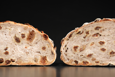 【ふるさと納税】＜イチジク入・柑橘ピール入り２種楽しめる限定！贅沢パン4個＞高知県 佐川町 カンパーニュ 自家製天然酵母パン　レーズン【常温】送料無料