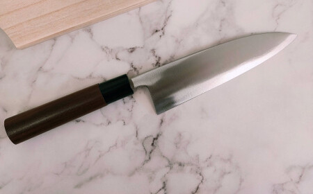 【ふるさと納税】<桧の木箱入り 土佐打ち刃物 万能包丁>須崎市との共通返礼品 高知県 佐川町 さくら福祉事業所 迫田刃物 ひのき 小物入れ 調理器具 キッチン用品 舟行型包丁 両刃包丁