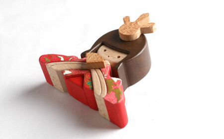 【ふるさと納税】＜飾る場所・仕舞う場所に悩まない『木と和紙のお雛様』＞高知県 佐川町 木工品 桃の節句　おひな様　ひな人形　女の子　名入れ可能　コンパクト　木工房ゆうむ