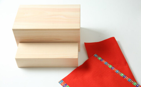 【ふるさと納税】＜飾る場所・仕舞う場所に悩まない『木と和紙のお雛様』＞高知県 佐川町 木工品 桃の節句　おひな様　ひな人形　女の子　名入れ可能　コンパクト　木工房ゆうむ