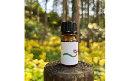 【ふるさと納税】<エッセンシャルオイル 精油 アロマ ブレンドオイル 1本 100%天然成分 ピュアオイル 1本5ml 牧野富太郎さんの妻 牧野寿衛子さんに贈りたいoil ひのき 柚子 ミニ薪付き 朝ドラ らんまん キリン館 佐川町【1個】 > 高知県