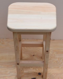 大工さん手作りの檜イス