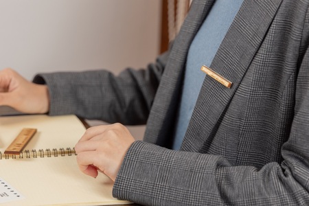 ゆすはらヒノキの木製ネクタイピン「Mori no ネクタイピン-丸太-」