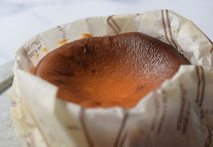 濃厚バスクチーズケーキ ホール(12cm) 甘さ控えめ 香ばしい おすすめスイーツ 高知県大月町