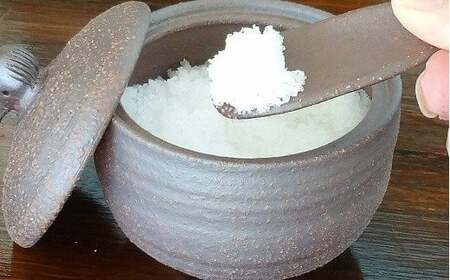 シロチドリ の 塩壷 と 塩さじ と 豆皿 の セット（ 土佐 の海の 天日塩 「あまみ」 1袋付き）［1656］