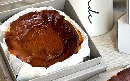 バスクチーズケーキ ホール 約350g×1個 スイーツ ケーキ チーズケーキ バスク クリーミー 贅沢 クリームチーズ バスク 誕生日 お祝い 特別 おしゃれ お菓子 なめらか 口溶け 冷凍 福岡県 北九州市