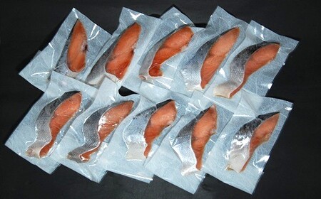 【訳アリ】北海道日高産 秋鮭(甘塩)切身10切(個包装) [15-1467]