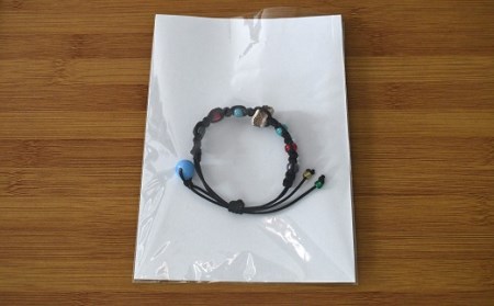 アイヌ伝統工芸士が作る「タマサイの玉付ブレスレット」[44-1184