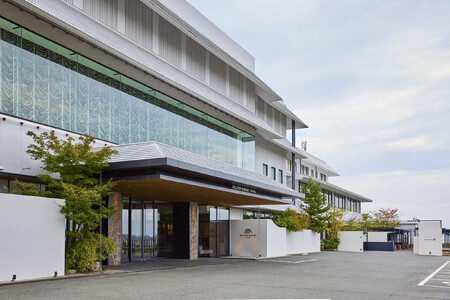 【福岡市】HILLTOP RESORT FUKUOKA　平日ペア宿泊券1泊朝食付き