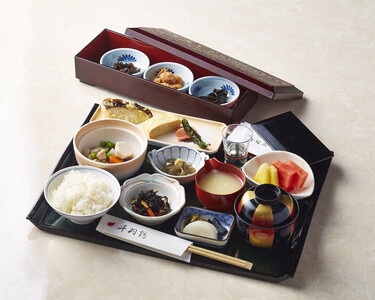 【ホテルニューオータニ博多】平休日1泊朝食付 ペア宿泊券《エグゼクティブツイン》