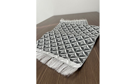 博多織テーブルランナー 切子柄(黒)100cm×31cm