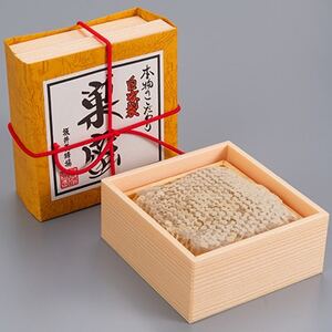 国産巣蜜(コムハニー)_はちみつ ハチミツ 蜂蜜 蜜 ハニー 巣蜜 巣みつ コムハニー 国産 国産蜂蜜 天然 濃厚 スイーツ デザート トースト ホットケーキ ヨーグルト フルーツ 調味料 産地直送 養蜂 贈答 ギフト プレゼント_【1325249】
