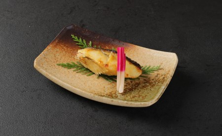 銀ダラ西京漬け 10枚_銀ダラ 西京漬け 10枚 銀鱈 西京漬け 70g × 10枚 計 700g 真空 個包装 小分け 便利 簡単調理 福岡県産 九州味噌 おかず おつまみ 魚 漬け魚 冷凍 加工品 惣菜 お取り寄せ お取り寄せグルメ 久留米市 送料無料 〔Cs313〕