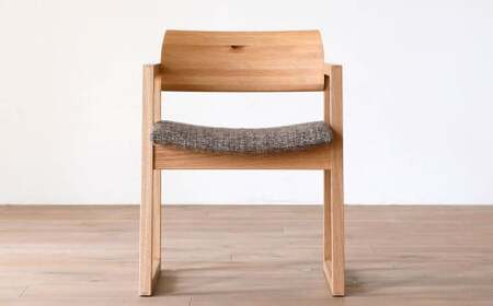 天然木 の上質な手触りと柔らかなかけ心地 ダイニングチェア ／ ウォールナット材 または オーク材 【HIRASHIMA】 ELEVATO Arm Chair ファブリック 受注生産