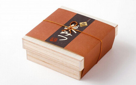 はちみつ 「極（キワミ)巣みつ」 蜜蜂が巣に貯蔵したままの蜂蜜です 310g 巣蜜 蜂蜜 ハチミツ コムハニー 国産 デザート 数量限定 ビタミン ミネラル ギフト 贈答品 プレゼント 箱入り 001-034