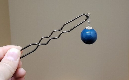 【ギフト用】【本漆塗】ゆれる漆玉かんざし(ブルー)・ペンダント両用タイプ(ペンダントコード付き)お洒落の幅が広がり日本の伝統工芸をお楽しみください　023-023-B-GFT