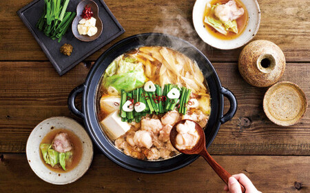 ぷるっぷる やまやの 博多 もつ鍋 セット あごだし醤油味 4人前 筑後市  ／ 鍋 牛小腸 ホルモン あごだし スープ付き 冷凍