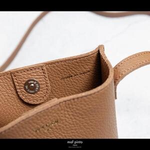 maf pinto (マフ ピント) ミニショルダー バッグ サコッシュ コンパクト キャラメル ADRIA LINE レザー 本革 メンズ レディース ユニセックス 日本製