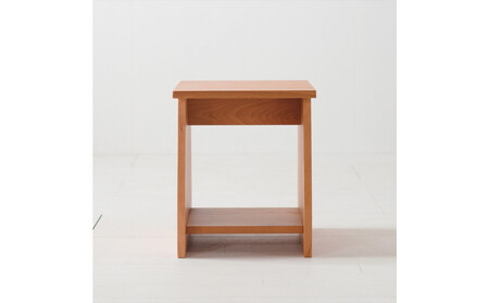 座面の下にモノが置けるシェルフスツール チェリー無垢材 ベンチの他に花台やステップ、ベッドサイドテーブルとしても使えます