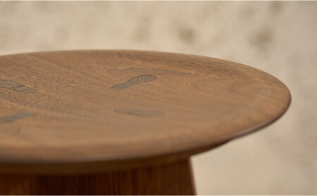 タップルート　無垢材のスツール　ウォールナット