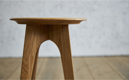 タップルート　無垢材のスツール　ブラウンオーク