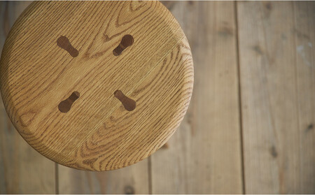 タップルート　無垢材のスツール　ブラウンオーク