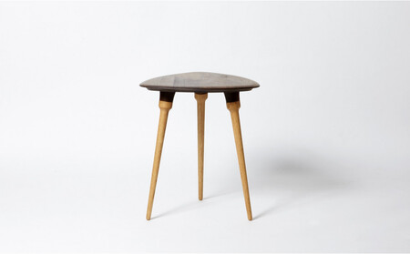 タップルート　無垢材のサイドテーブル　 ウォールナット