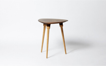 タップルート　無垢材のサイドテーブル　 ウォールナット