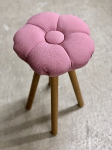 monaca stool：sakura（モナカスツール 桜／ピンク）