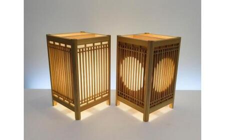 角行灯「匠」 Mサイズ 楮和紙 無地(晒)月 縦格子組子デザイン