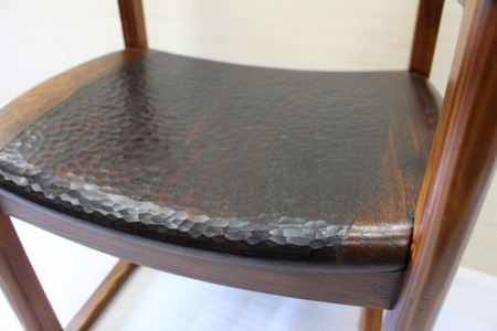 漆塗り触れ合い椅子(背なし)