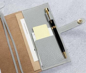 maf pinto (マフ ピント) 手帳カバー A6(文庫)サイズ ライトグレー ADRIA LINE レザー 本革 日本製