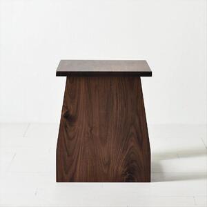 座面の下にモノが置けるシェルフスツール　ウォールナット　ベンチの他に花台やステップ、ベッドサイドテーブルとしても使えます