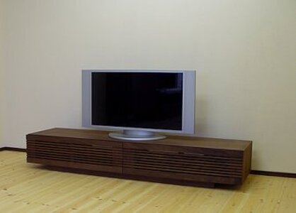 【VOICE テレビボード ウォールナット　180cm】シャープな無垢材ルーバー扉のテレビボード＜ウォールナット材　オイルフィニッシュ　リモコン対応＞家具 テレビ台 テレビボード TVボード AVボード 棚 リビングボード サイド MUFactory