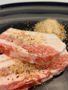 AS-013_驚きの厚さ！サムギョプサルたっぷり４人前