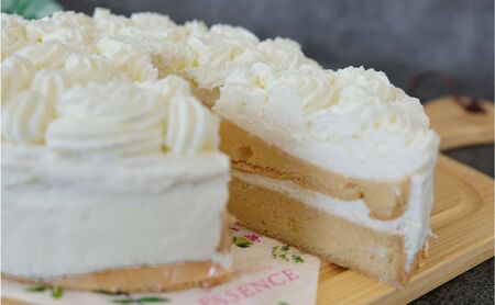 【低糖質】手作り　シンプルデコレーション大豆粉ケーキ 