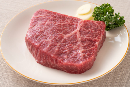 牛肉 【A4～A5】 博多和牛 モモステーキ 約500g （100g×5P） [MEAT PLUS 福岡県 筑紫野市 21761009]