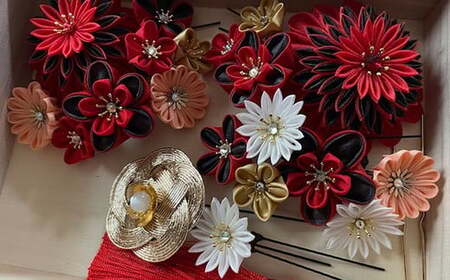 M553 【つまみ細工の髪飾り 唐紅】つまみ細工 髪飾り 絹100％ 成人式 七五三 結婚式 花 水引 絹 寿 唐紅 花 Uピン式 ヘアアクセサリー フラワー レッド 振袖向け 卒業式 和装 着物 アレンジ自在