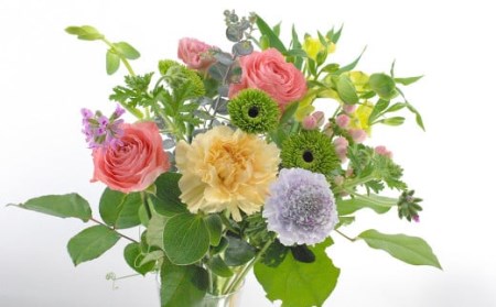 届いたら、いつもの花瓶に入れるだけ！ 簡単管理のおしゃれブーケ♪ 花瓶付き、延命剤付き！！ 10,640円