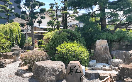 うなぎの蒲焼入り おむすび 「うなむす」4個セット 【配送不可：離島】 鰻 餅米 もち米 うなぎの蒲焼き 本格炭火焼 おこわ 手作り 