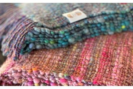 Te・Teのアートヤーンを使ってアートヤーンマフラーを織る体験ワークショップ 《糸島》【工房Te・Te】 [AOB018] マフラー ストール 手作り 手織り 手紡ぎ 織物