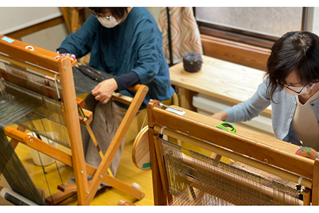 Te・Teのアートヤーンを使ってアートヤーンマフラーを織る体験ワークショップ 《糸島》【工房Te・Te】 [AOB018] マフラー ストール 手作り 手織り 手紡ぎ 織物