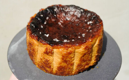 塩キャラメルバスクチーズケーキ 人気ケーキ おいしいケーキ お取り寄せ グルメ送料無料ギフト贈答 那珂川市 GEQ003