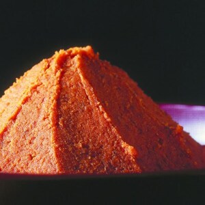 博多もつ鍋セット(九州味噌仕立て)国産牛もつ 300g 2~3人前(水巻町)【配送不可地域:離島】【1526283】